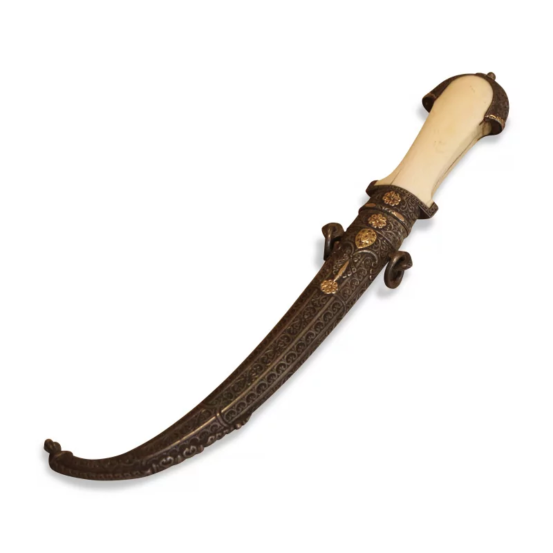 decorative dagger with engraved scabbard. W42 x H7 x D3 cm - Moinat - Decorating accessories