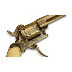 Miniature revolver with engine-turned cylinder and breech, butt in …