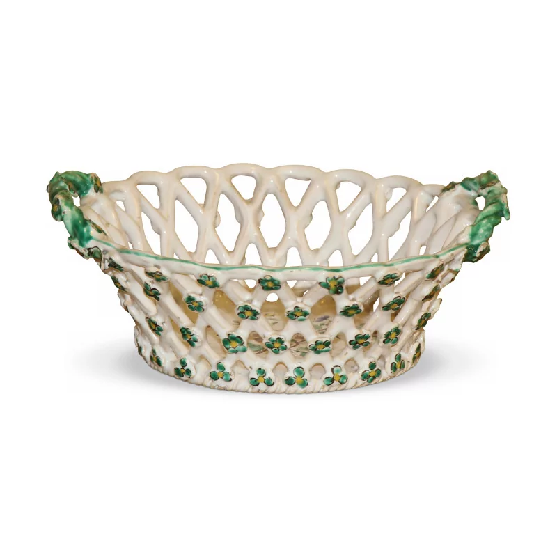 Openwork earthenware dish with floral decorations. France Sceaux, … - Moinat - Chinaware, Porcelain