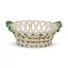 Openwork earthenware dish with floral decorations. France Sceaux, … - Moinat - Chinaware, Porcelain