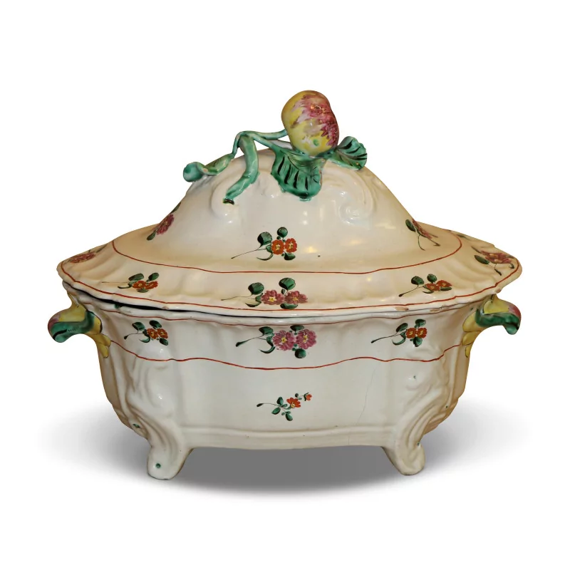 Moustier earthenware soup tureen decorated with fruits and … - Moinat - Chinaware, Porcelain
