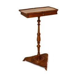 小路易十三胡桃木桌带 1 个抽屉。 ……的基础
