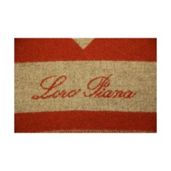 Plaid "Oasis" de Loro Piana colori piment doux et gris.