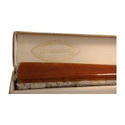 把蕾丝和骨制扇子及其盒子，签名为 DUVELLEROY 17 …