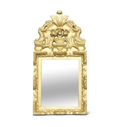 带镀金灰泥框架的镜子。法国，19 世纪。