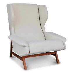 把现代扶手椅 Frattini 设计于 1950 年，表面覆盖织物