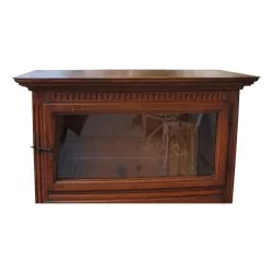 Vitrine directoire en noyer. Suisse, 18ème siècle.