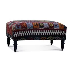 个 Kilim 长凳，配有黑色车削腿。