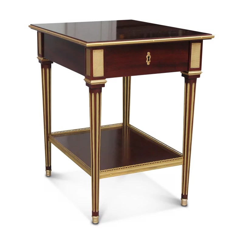 Table in varnished mahogany veneer decorated with gold-finish bronzes … - Moinat - End tables, Bouillotte tables, Bedside tables, Pedestal tables
