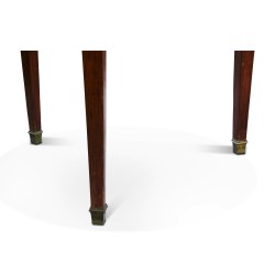 Table ronde Directoire en noyé à 3 pieds fuseaux. Suisse Vaud,