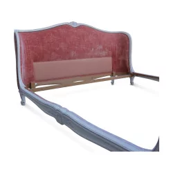 “Corbeille”路易十五风格的床架，上面覆盖着天鹅绒……