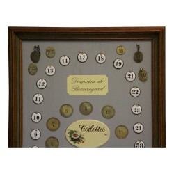 Ziertafel eines Satzes alter Schlüsselanhänger und …