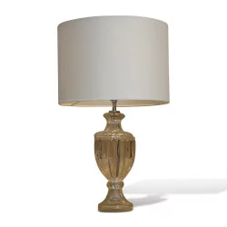 Glass urn table lamp.