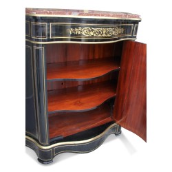 Buffet galbé en bois ébonisé et filets de marqueterie dorés …