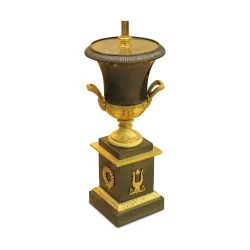 Лампа Charles X из точеной полированной бронзы с черным абажуром, золотая внутренняя часть.