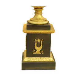 Лампа Charles X из точеной полированной бронзы с черным абажуром, золотая внутренняя часть.