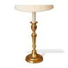 Bougeoir en bronze doré avec perles monté en lampe avec un … - Moinat - Lampes de table