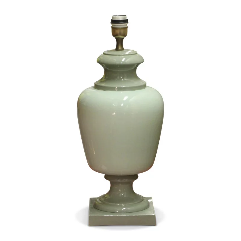 Lampe vase en faïence verte. France, 20ème siècle. - Moinat - Lampes de table