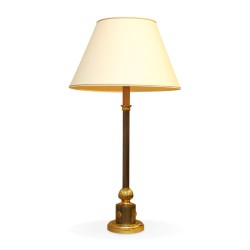 Stilisierte Säulenlampe mit 3 Glühbirnen. Paris Frankreich, 20. …