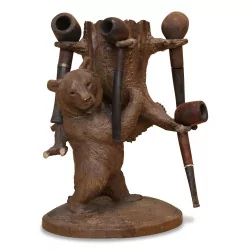 只雕刻木管架中的布里恩茨熊。瑞士，20 …