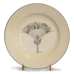 black “PALM TREE” plate. Dishwasher safe.