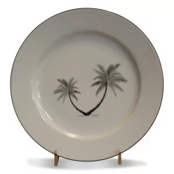 black “PALM TREE” plate. Dishwasher safe.