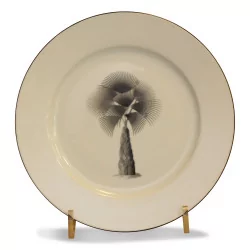 black “PALM TREE” plate. Dishwasher safe.