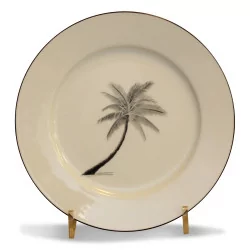 black “PALM TREE” plate. Dishwasher safe.