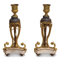 Paire de chandeliers Louis XVI en bronze doré ciselé ornés de …