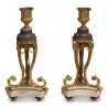 Paire de chandeliers Louis XVI en bronze doré ciselé ornés de … - Moinat - Bougeoirs, Chandeliers