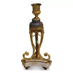 Paire de chandeliers Louis XVI en bronze doré ciselé ornés de …