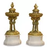 Pair of Louis XVI cassolettes in chiseled gilt bronze decorated with … - Moinat - Candleholders, Candlesticks