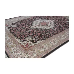 Tapis oriental dans les tons roses pâles