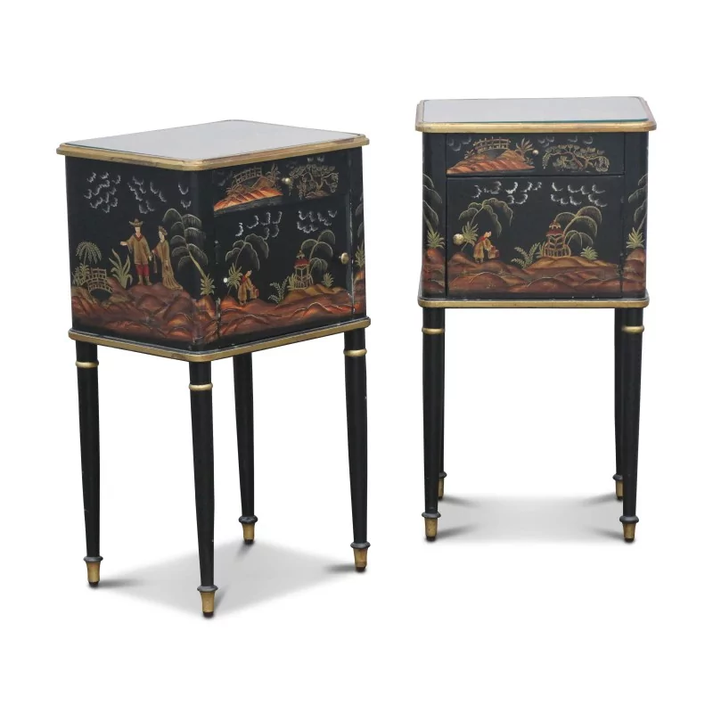 Paire de chevet Directoire avec décors chinois sur fond noir, … - Moinat - Bouts de canapé, Bouillottes, Chevets, Guéridons Paire de chevet Directoire avec décors chinois sur fond noir, … - Moinat - Bouts de canapé, Bouillottes, Chevets, Guéridons