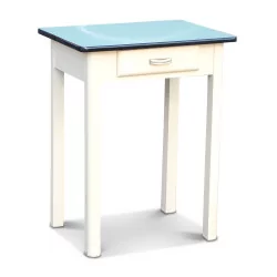 Kleiner Tisch mit blauer Resopalplatte, lackiertem Untergestell …