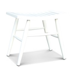 Hocker aus weiß lackiertem Holz für Badezimmer.