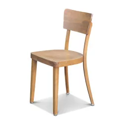 Pair of wooden chairs. Seat height: 47 cm.
