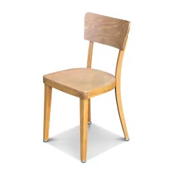 Pair of wooden chairs. Seat height: 47 cm.
