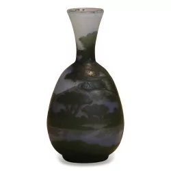 Kleine Vase aus Glaspaste in den Farben Blau und Grün mit …