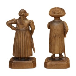 Pair of small Swiss characters in carved wood. Brianz…