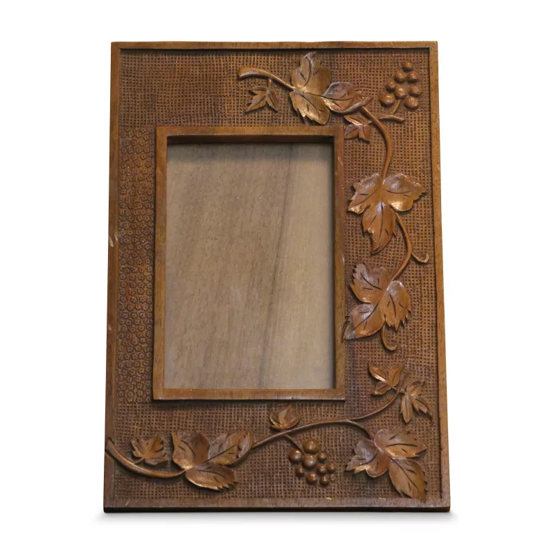 carved wooden frame decorated with vine leaves and grapes … - Moinat - Brienz