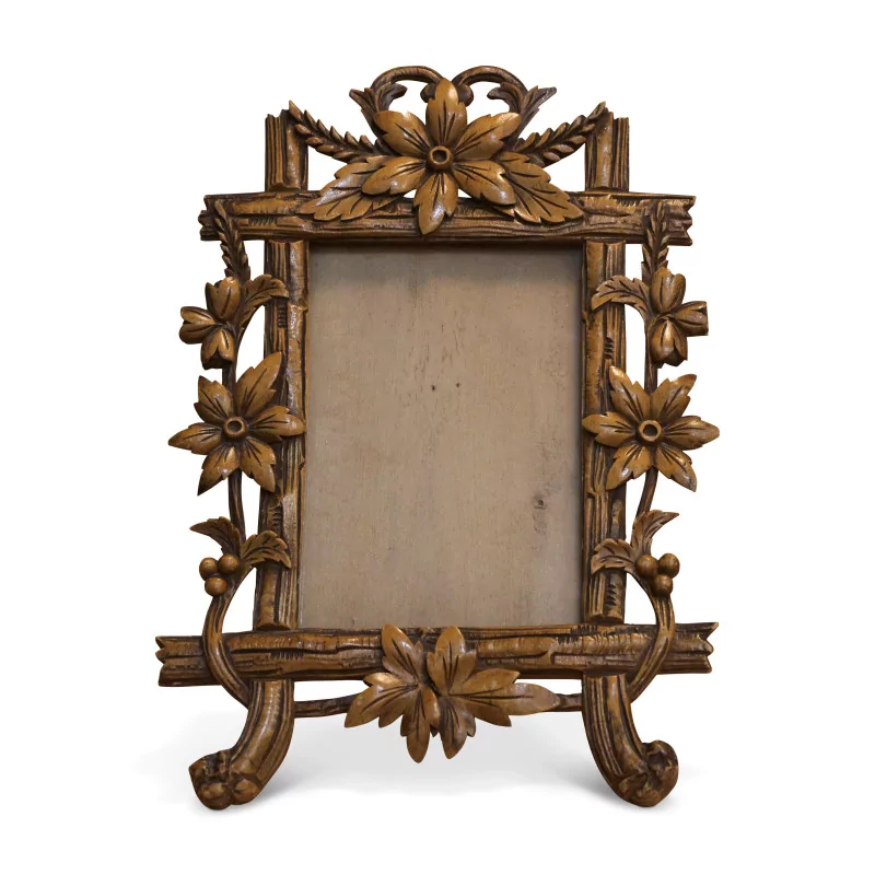 carved wooden frame decorated with leaves and flowers. Brianz… - Moinat - Brienz