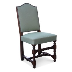 Chaise Louis XIII en noyer patiné, garnie en crin et …