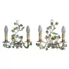 Paar Wandlampen aus lackiertem Metall mit floralen Verzierungen. - Moinat - Wandleuchter