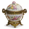 Potpourri aus weißem Porzellan mit polychromem Blumendekor … - Moinat - Dekorationszubehör
