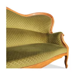 Louis-Philippe 沙发，覆盖着绿色压花天鹅绒。