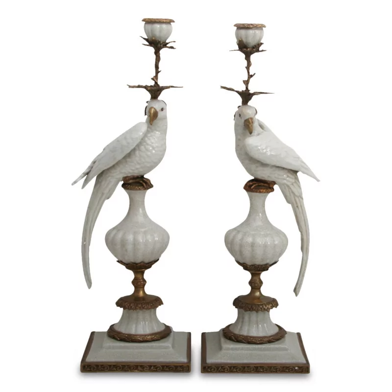 Paire de chandeliers Perroquet en porcelaine blanche sur vase - Moinat - Bougeoirs, Chandeliers