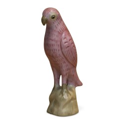 Perroquet rose en porcelaine.