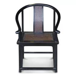对带 1 个靠垫的黑色异国情调木质扶手椅。高度 …