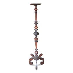 Louis XIII stand in walnut. 18th century.